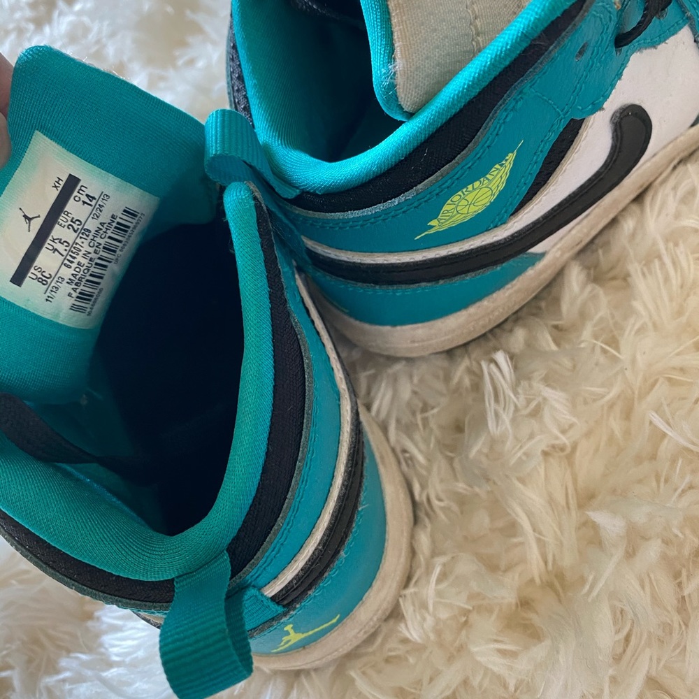 Toddler Jordan retro 1